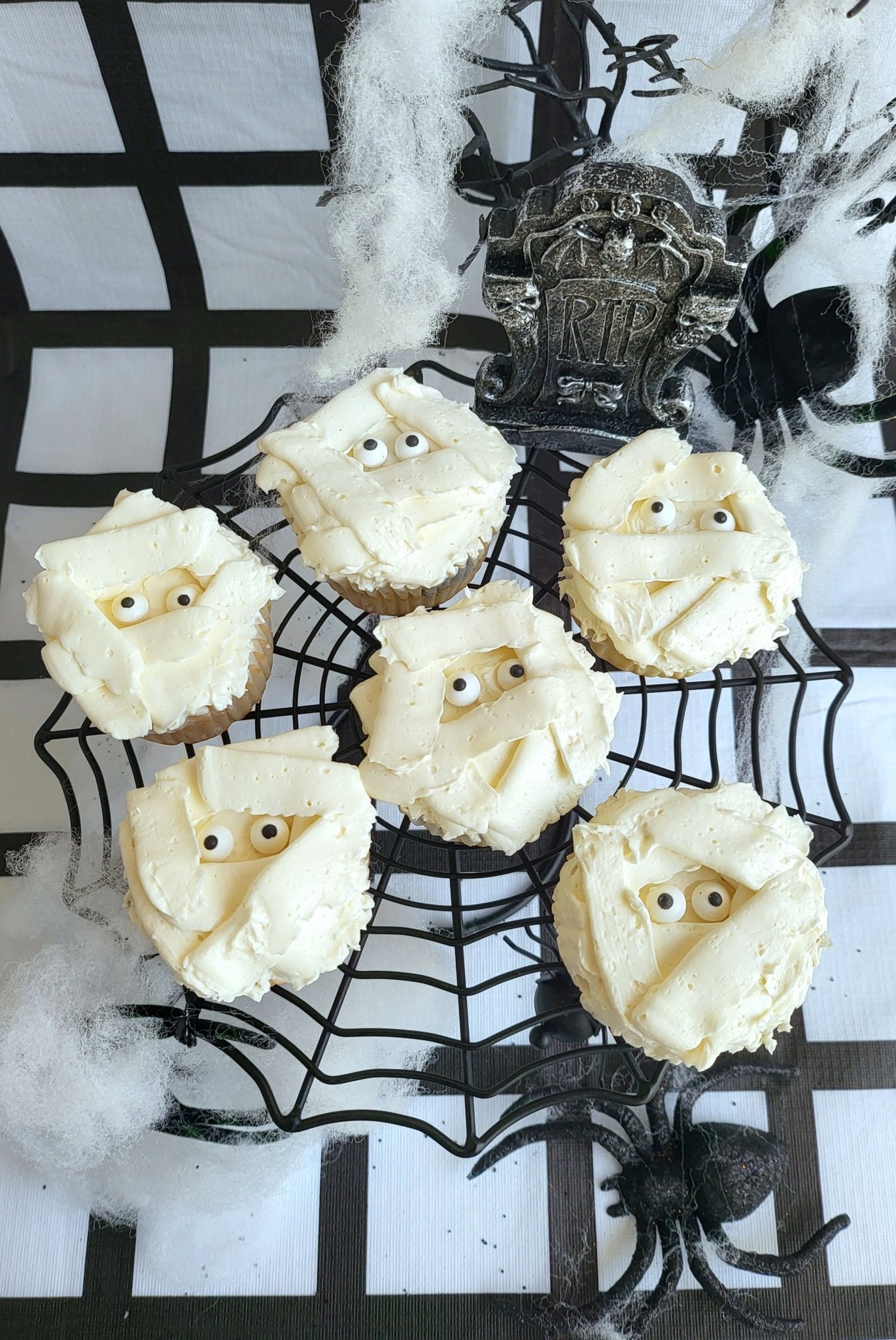 Halloween Cupcakes (6 count) - Elegant Impressions Bakery